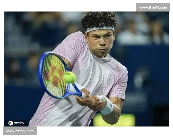 弗里茨直落两盘横扫阿利亚西姆，强势晋级斯图加特大师赛决赛