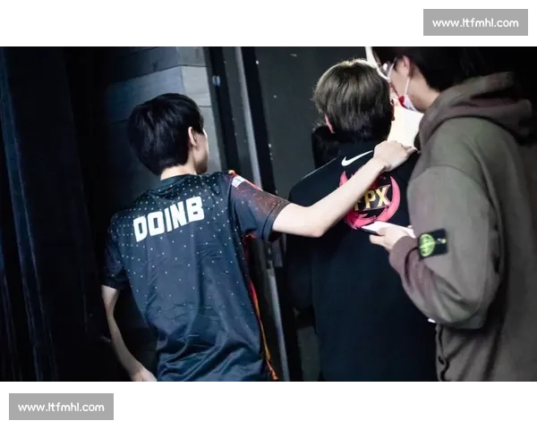 FPX队员集体复盘，Doinb赛后采访透露玄机